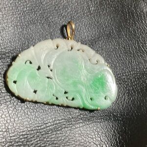 14k yellow gold Green Jade Carved Pendant  - Classic Women's Jewelry